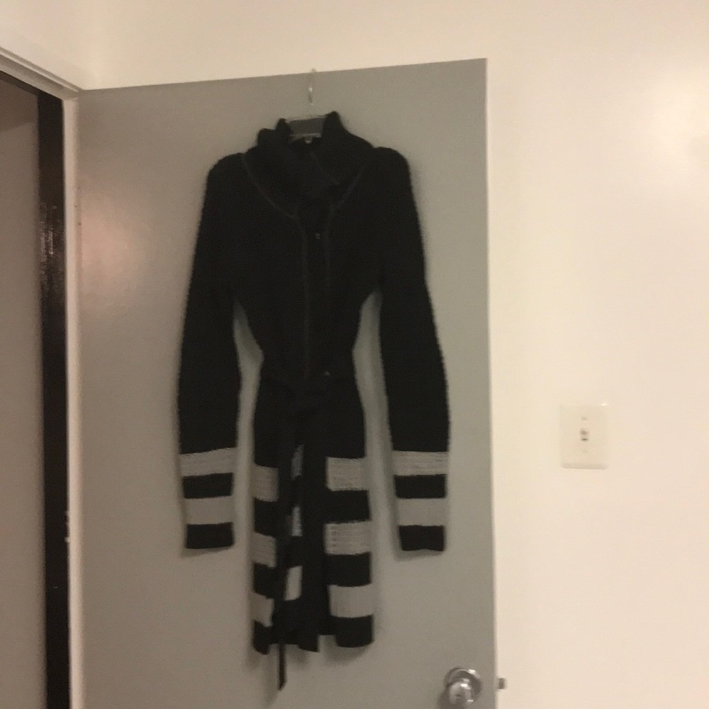 DKNY XS. long sweater